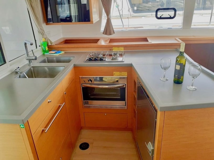 Šibenik Catamaran 6 cabin 12 berths 12 guests 13.96 m Listing Number: #7000 5