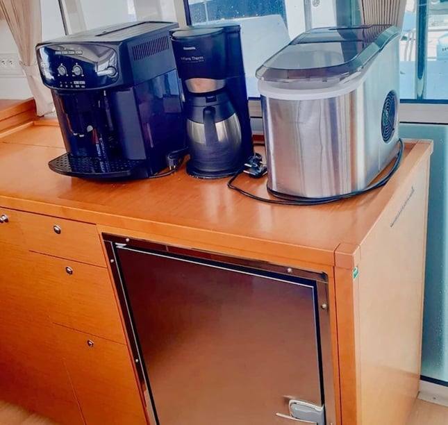 Sibenik Catamaran Cabine 4  Couchettes 12  Invités 12  13.96 m Numéro de l'annonce: #7000 4