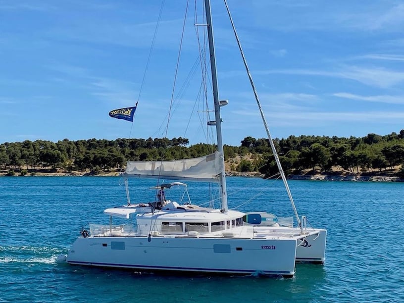 Šibenik Catamaran 6 cabin 12 berths 12 guests 13.96 m Listing Number: #7000