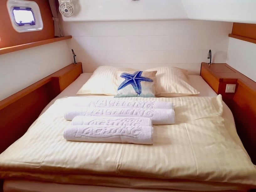 Šibenik Catamaran 6 cabin 12 berths 12 guests 13.96 m Listing Number: #7000 3