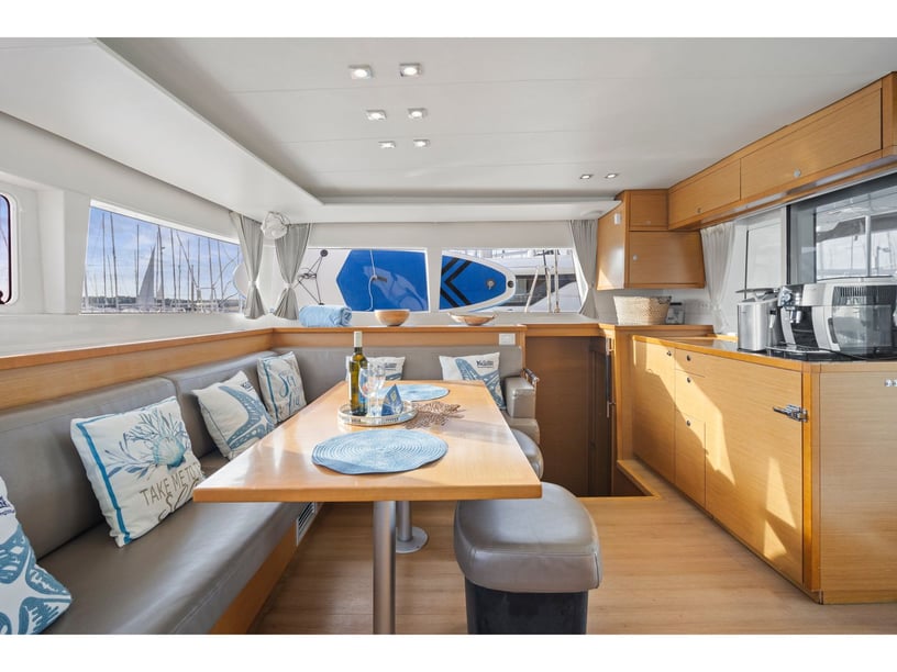 Sibenik Catamaran Cabine 4  Couchettes 12  Invités 12  13.96 m Numéro de l'annonce: #7002 2