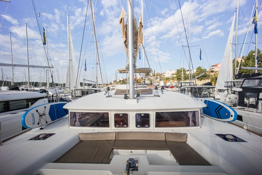 Sibenik Catamaran Cabine 4  Couchettes 12  Invités 12  13.96 m Numéro de l'annonce: #7002 5
