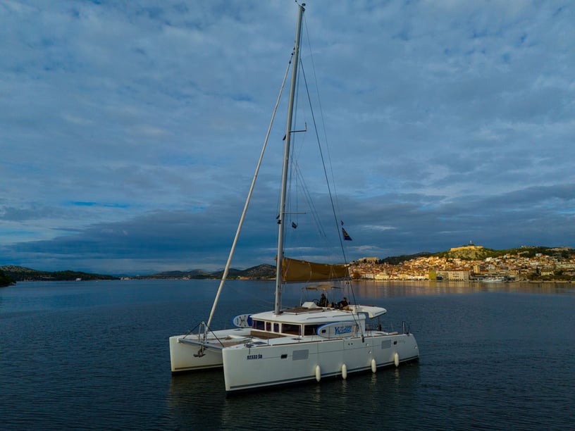 Sibenik Catamaran Cabine 4  Couchettes 12  Invités 12  13.96 m Numéro de l'annonce: #7002