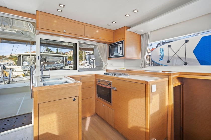 Sibenik Catamaran Cabine 4  Couchettes 12  Invités 12  13.96 m Numéro de l'annonce: #7002 3