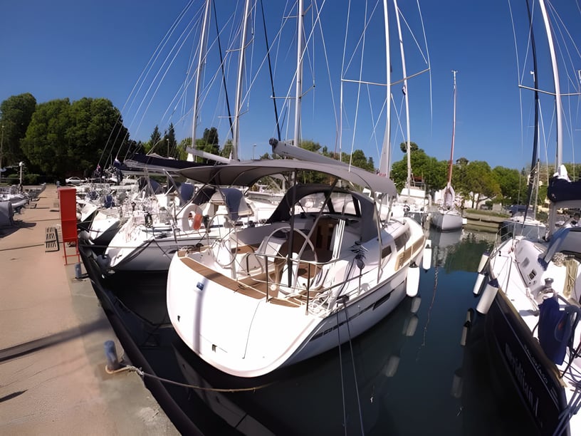 Zadar Sailboat 3 cabin 8 berths 8 guests 11.3 m Listing Number: #7012 4