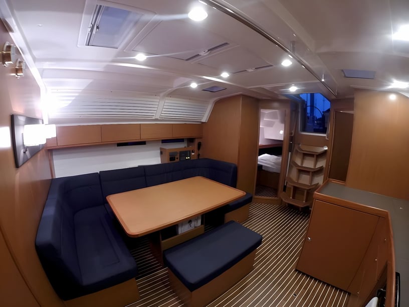 Zara Barca a vela cabina 4  cuccette 9  9  ospiti 14.27 m Numero dell'inserzione: #7015 4