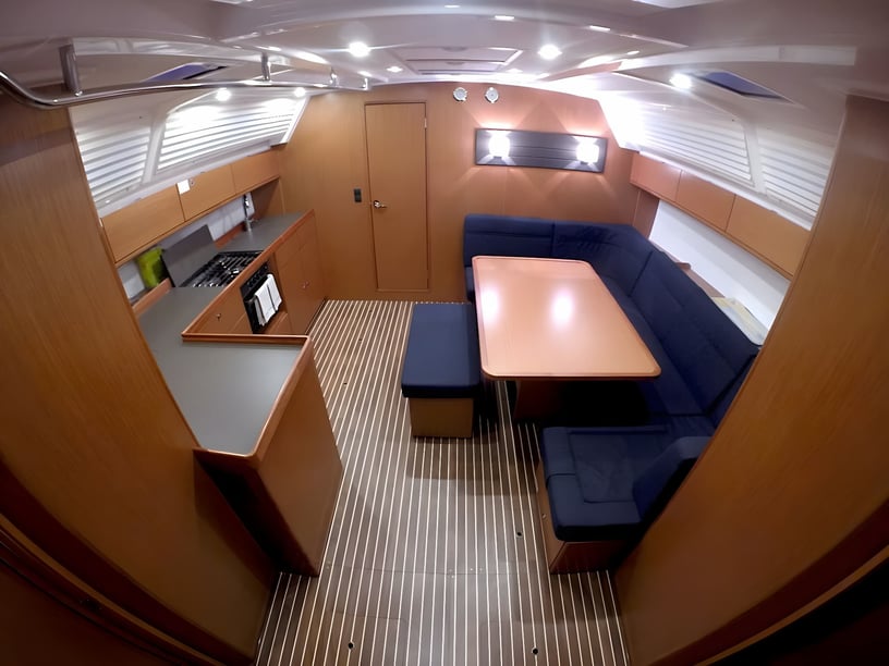 Zara Barca a vela cabina 4  cuccette 9  9  ospiti 14.27 m Numero dell'inserzione: #7015 3