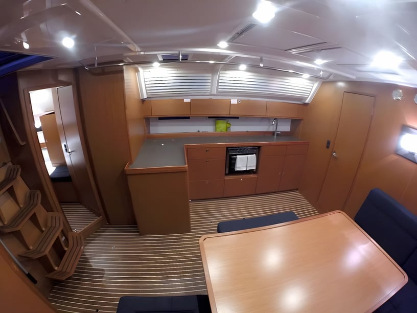 Zara Barca a vela cabina 4  cuccette 9  9  ospiti 14.27 m Numero dell'inserzione: #7015 5