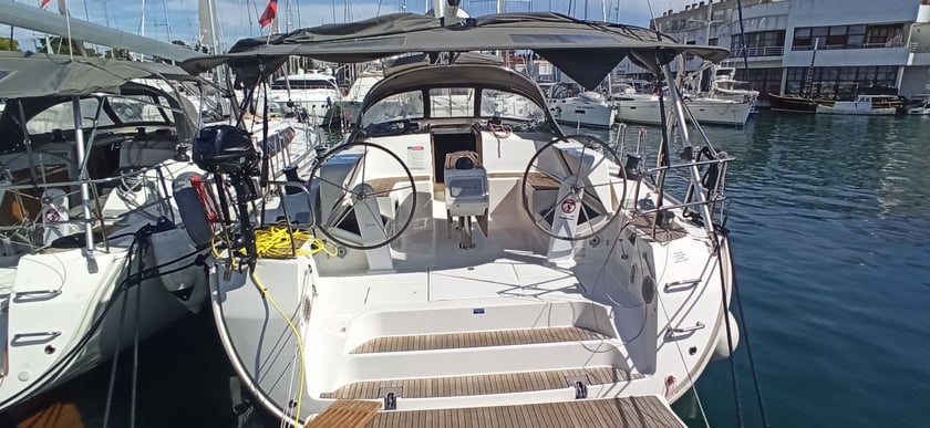 Zara Barca a vela cabina 5  cuccette 11  11  ospiti 14.99 m Numero dell'inserzione: #7017 3