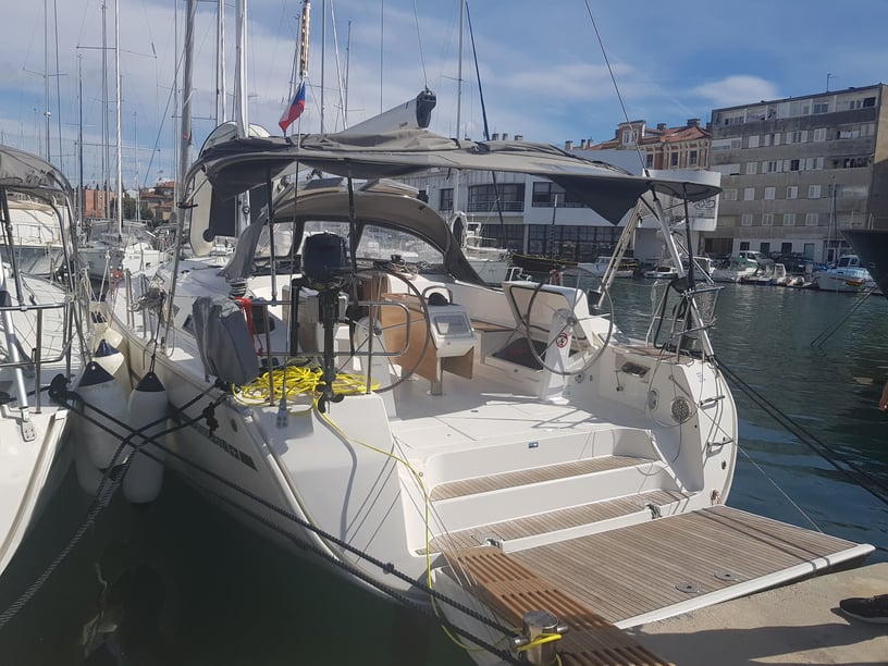 Zara Barca a vela cabina 5  cuccette 11  11  ospiti 14.99 m Numero dell'inserzione: #7017