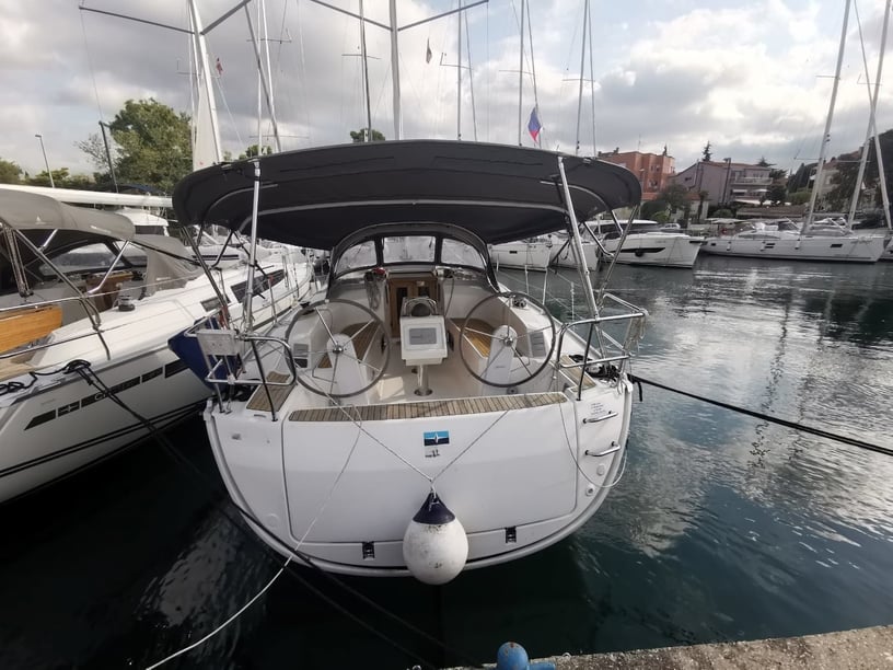 Zadar Sailboat 3 cabin 8 berths 8 guests 9.99 m Listing Number: #7018 3