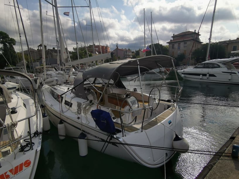 Zadar Sailboat 3 cabin 8 berths 8 guests 9.99 m Listing Number: #7018 4