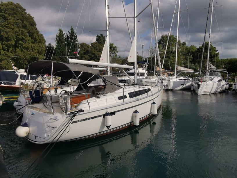 Zadar Sailboat 3 cabin 8 berths 8 guests 9.99 m Listing Number: #7018 5