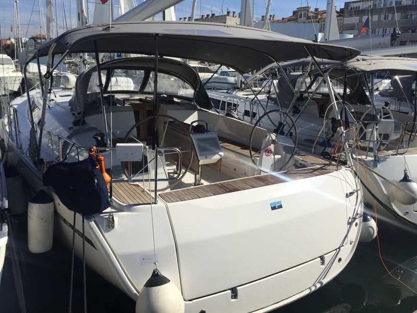 Zara Barca a vela cabina 4  cuccette 9  9  ospiti 14.27 m Numero dell'inserzione: #7020