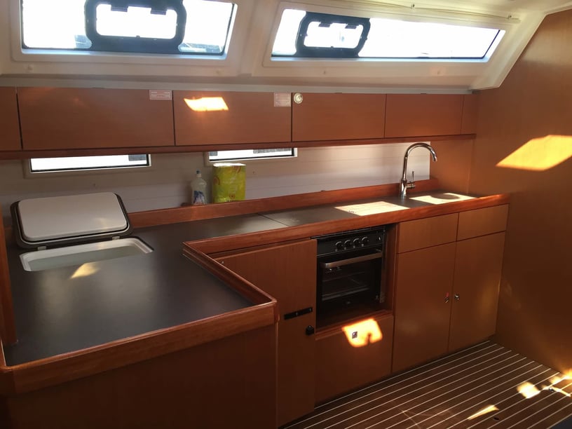 Zara Barca a vela cabina 4  cuccette 9  9  ospiti 14.27 m Numero dell'inserzione: #7020 5