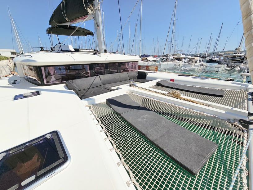 Seget Donji Catamaran Cabine 4  Couchettes 12  Invités 12  13.96 m Numéro de l'annonce: #7031 4