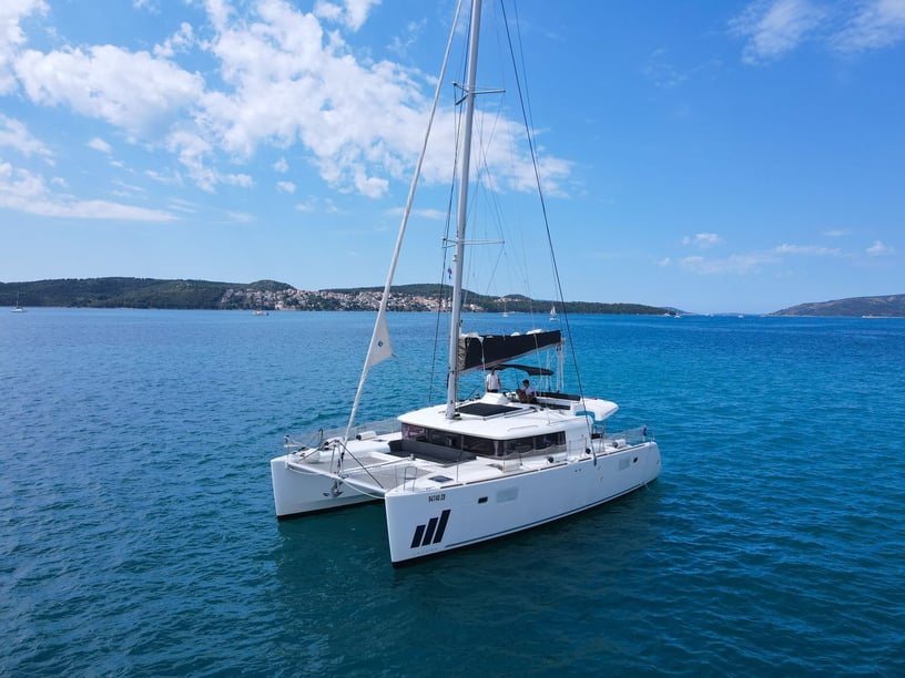 Seget Donji Catamaran Cabine 4  Couchettes 12  Invités 12  13.96 m Numéro de l'annonce: #7032