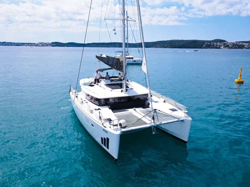 Seget Donji Catamaran Cabine 4  Couchettes 12  Invités 12  13.96 m Numéro de l'annonce: #7032 5