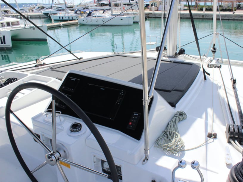 Seget Donji Catamaran Cabine 4  Couchettes 12  Invités 12  13.96 m Numéro de l'annonce: #7032 4