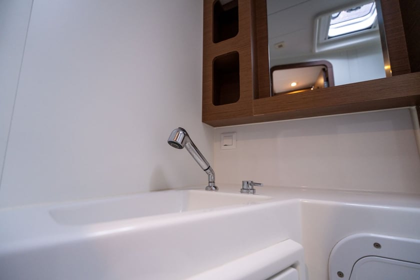 Salerno Catamarán Cabina 4  12  literas 12  invitados 12.94 m Número de anuncio: #7282 4