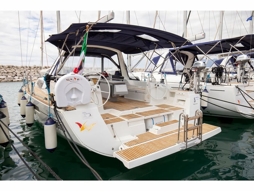 Salerno Barca a vela cabina 4  cuccette 10  10  ospiti 13.85 m Numero dell'inserzione: #7289