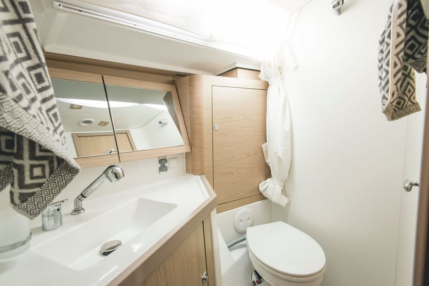 Salerno Barca a vela cabina 4  cuccette 10  10  ospiti 13.85 m Numero dell'inserzione: #7289 4