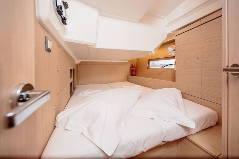 Salerno Barca a vela cabina 4  cuccette 10  10  ospiti 14 m Numero dell'inserzione: #7292 4