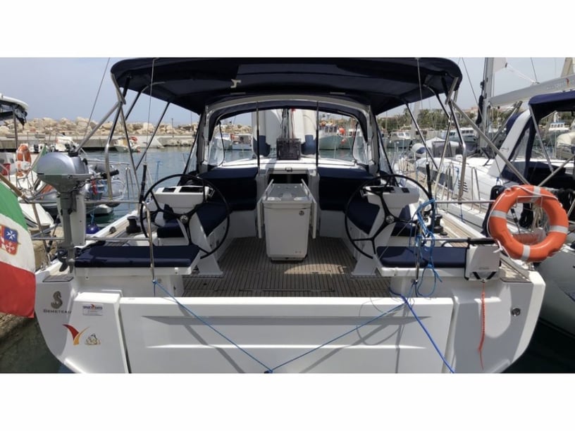 Furnari Barca a vela cabina 5  cuccette 10  10  ospiti 14 m Numero dell'inserzione: #7299