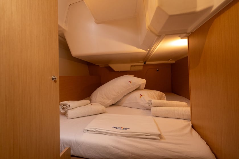 Salerno Barca a vela cabina 3  cuccette 8  8  ospiti 11.5 m Numero dell'inserzione: #7302 3