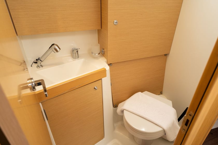 Salerno Barca a vela cabina 3  cuccette 8  8  ospiti 11.5 m Numero dell'inserzione: #7302 5