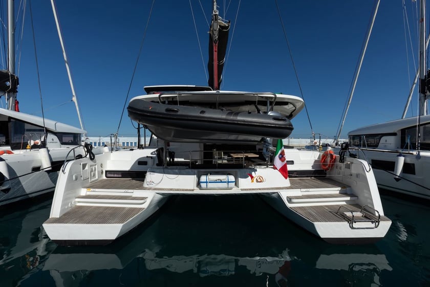 Capo d'Orlando Katamaran 4 Kabine 12 Liegeplätze 12 Gäste 12.94 m Nummer des Inserats: #7304 3