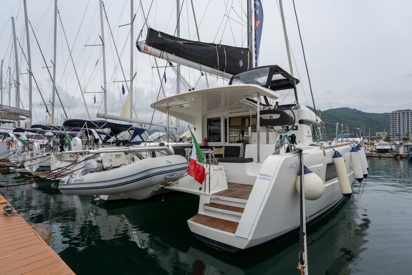 Salerno Catamarán Cabina 4  12  literas 12  invitados 11.97 m Número de anuncio: #7316 5