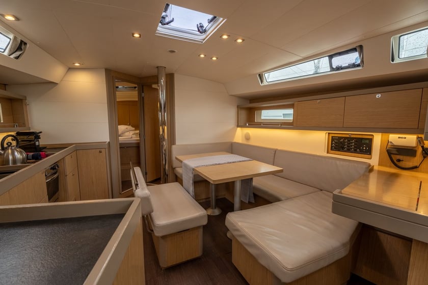 Salerne Voilier Cabine 4  Couchettes 10  Invités 10  13.85 m Numéro de l'annonce: #7318 4