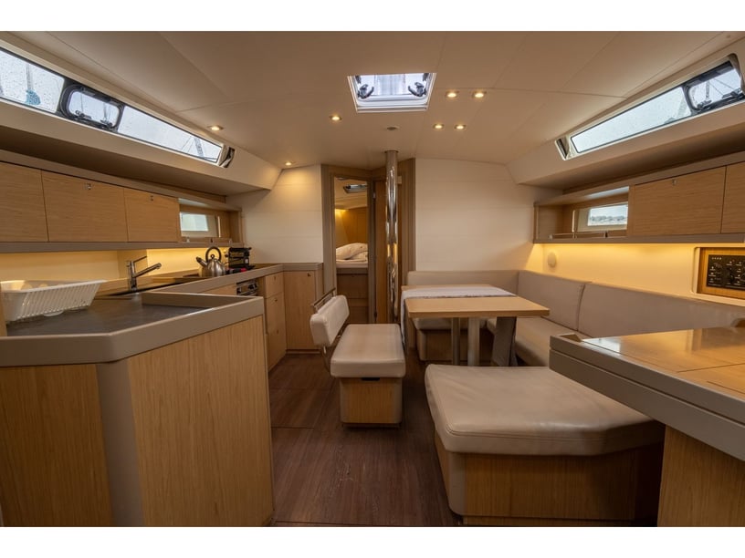 Salerne Voilier Cabine 4  Couchettes 10  Invités 10  13.85 m Numéro de l'annonce: #7318 2