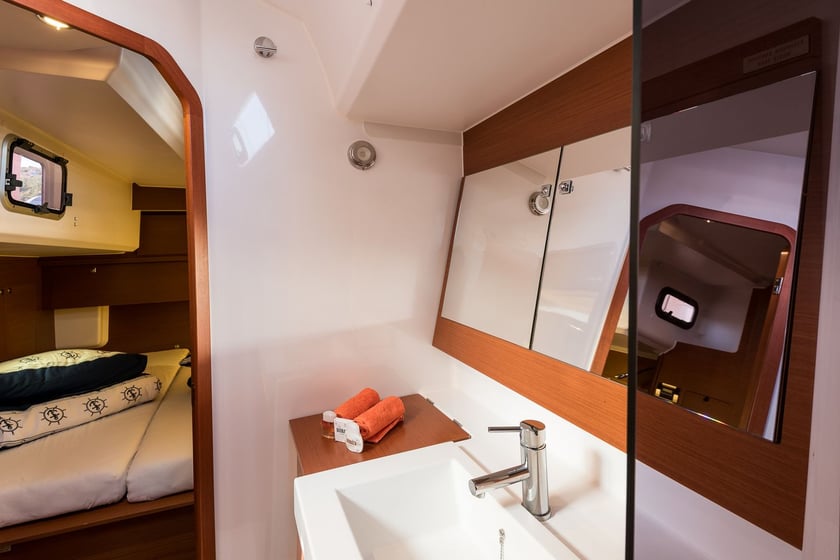 Primosten Segelboot 5 Kabine 11 Liegeplätze 11 Gäste 17.15 m Nummer des Inserats: #737 3