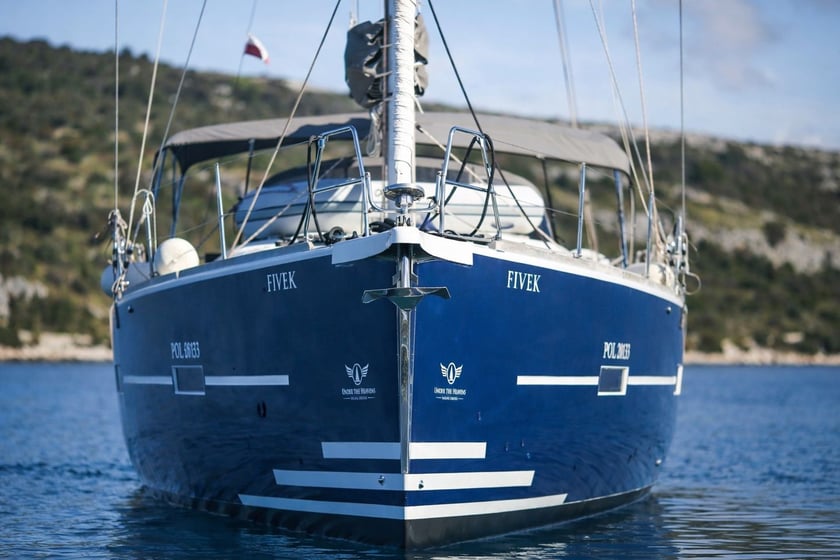 Primošten Voilier Cabine 4  Couchettes 10  Invités 10  14.15 m Numéro de l'annonce: #738 3