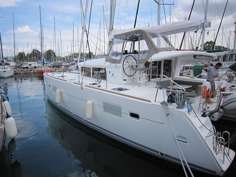 Lavrion Katamaran 6 Kabine 12 Liegeplätze 12 Gäste 11.97 m Nummer des Inserats: #7381 5