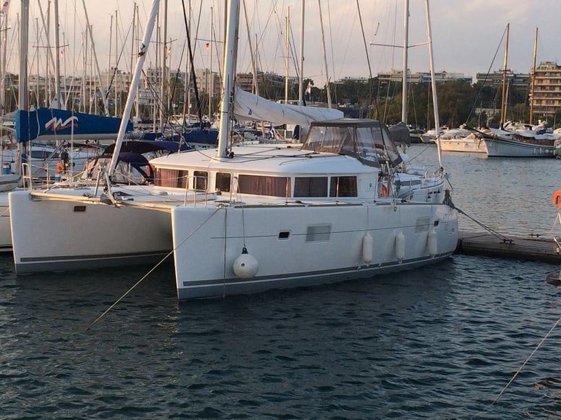 Lavrion Katamaran 6 Kabine 12 Liegeplätze 12 Gäste 11.97 m Nummer des Inserats: #7381