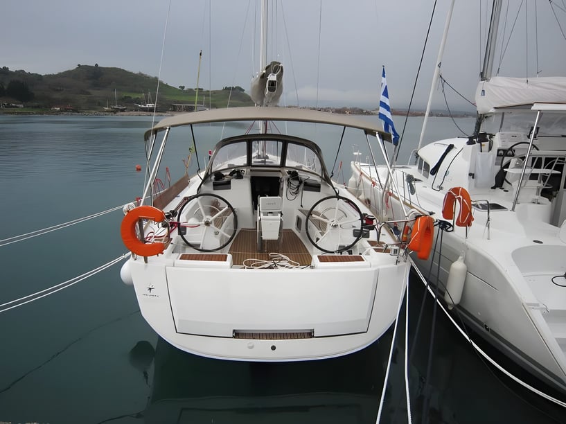 Lavrion Barca a vela cabina 4  cuccette 10  10  ospiti 13.76 m Numero dell'inserzione: #7384