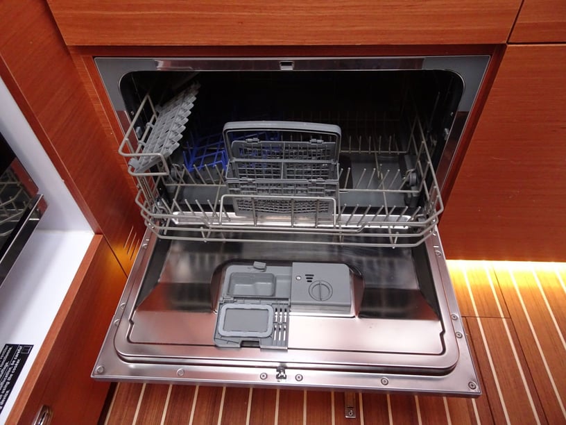 Primosten Segelboot 5 Kabine 11 Liegeplätze 11 Gäste 17.15 m Nummer des Inserats: #739 5