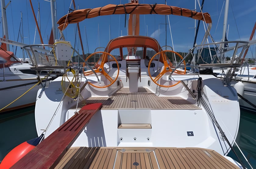 Split Sailboat 4 cabin 10 berths 10 guests 13.85 m Listing Number: #7403