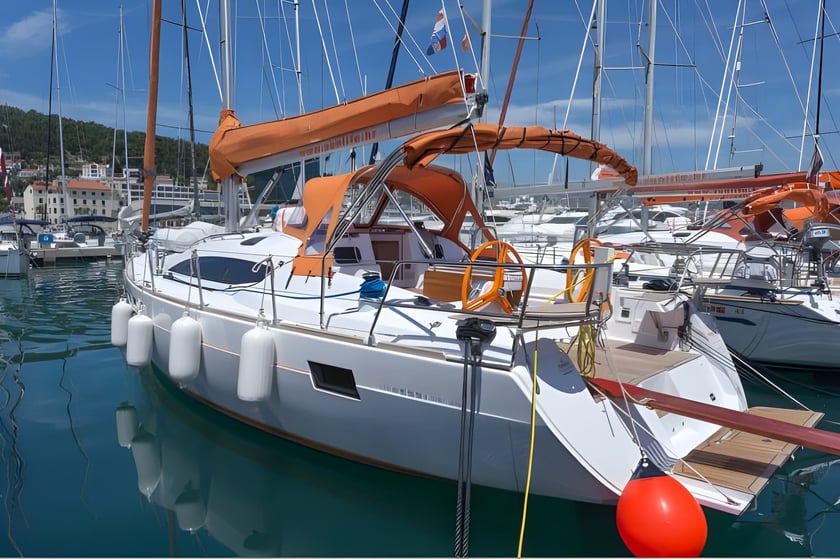 Split Sailboat 4 cabin 10 berths 10 guests 13.85 m Listing Number: #7403 4