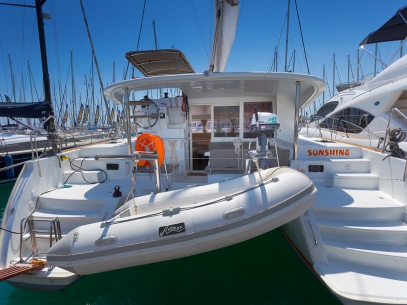 Split Catamaran 6 cabin 12 berths 12 guests 11.97 m Listing Number: #7404 2