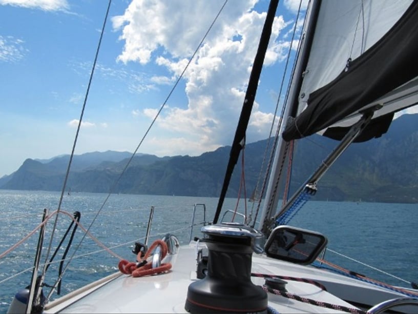 Navene di Malcesine Sailboat 2 cabin 6 berths 6 guests 9 m Listing Number: #7419 5