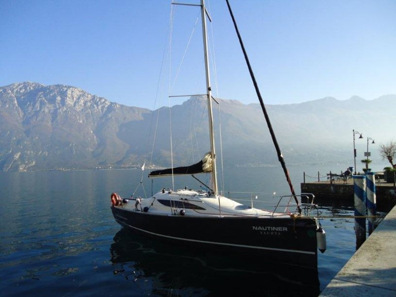 Navene di Malcesine Sailboat 2 cabin 6 berths 6 guests 9 m Listing Number: #7419