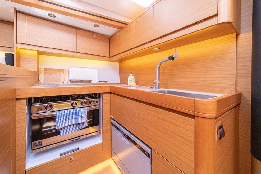 Primošten Velero Cabina 3  6  literas 6  invitados 15.2 m Número de anuncio: #746 3