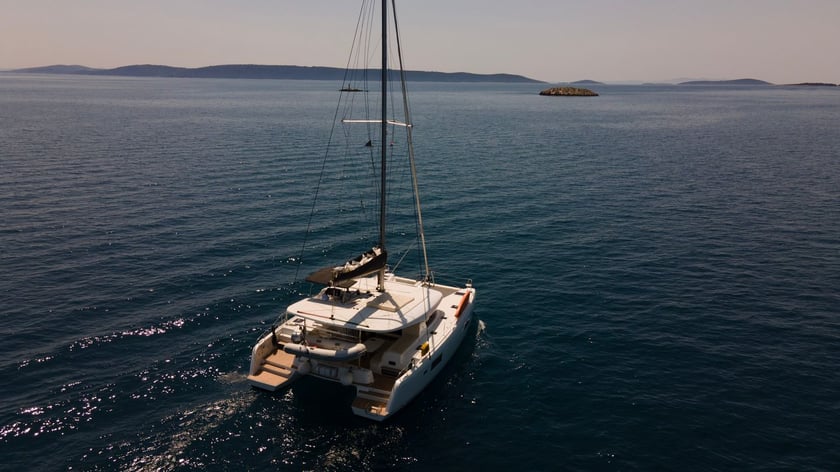 Trogir Catamaran 4 cabin 8 berths 8 guests 12.94 m Listing Number: #753 3