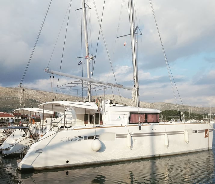 Trogir Catamaran Cabine 6  Couchettes 12  Invités 12  13.96 m Numéro de l'annonce: #754