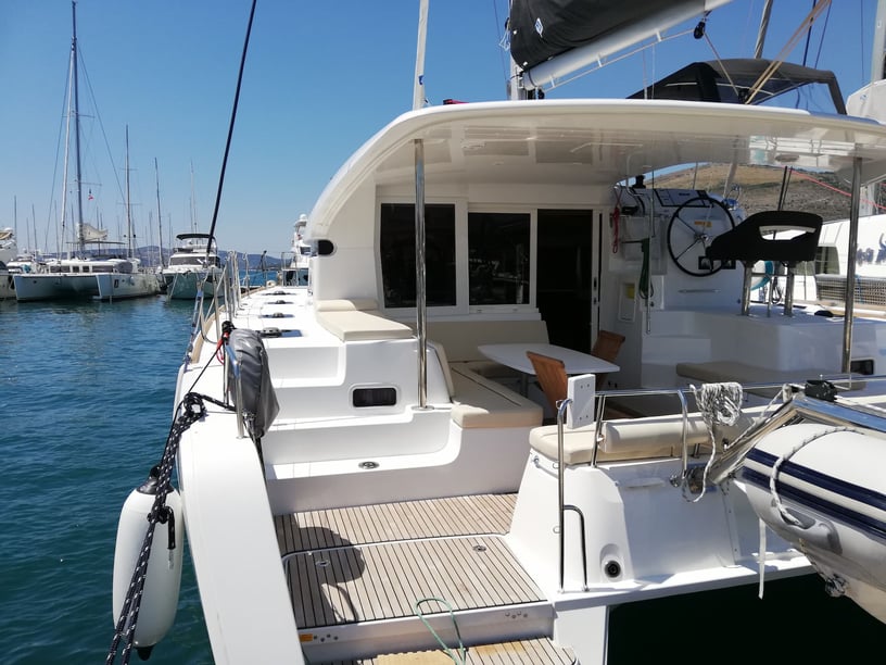 Trogir Catamaran 6 cabin 12 berths 12 guests 11.74 m Listing Number: #761