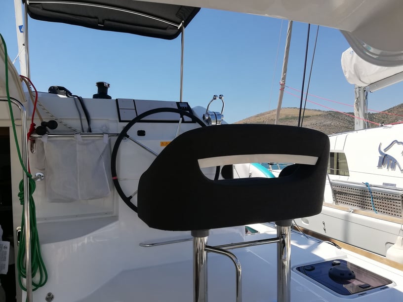 Trogir Catamaran 6 cabin 12 berths 12 guests 11.74 m Listing Number: #761 4